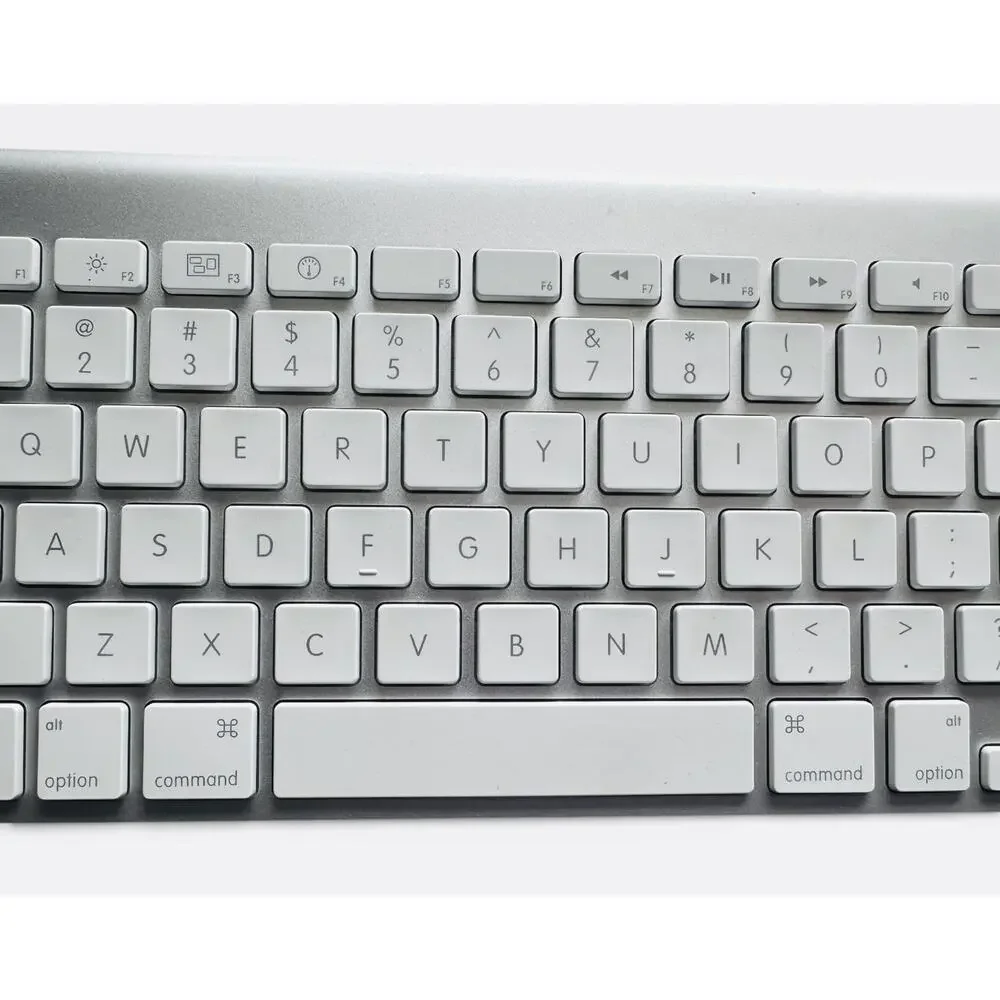 Apple A1255 Wireless Bluetooth Keyboard (White/Silver) Parts Only